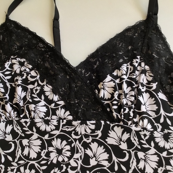 WHITE HOUSE BLACK MARKET LACE HEM CAMISOLE SMALL - Picture 3 of 15